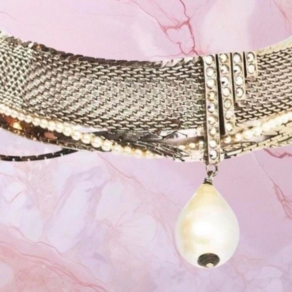 RARE VINTAGE 1990’S CHANEL SILVER RHINESTONES PEARL CHOKER NECKLACE - Picture 3 of 15
